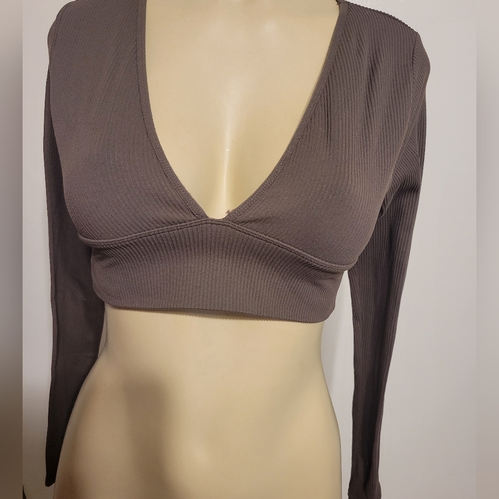 Garage Green Long Sleeved Crop Top  Medium Summer Y2K V-Neck